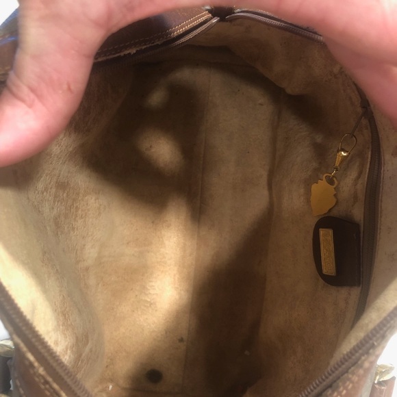 This is a vintage Gucci handbag - Picture 6 of 7